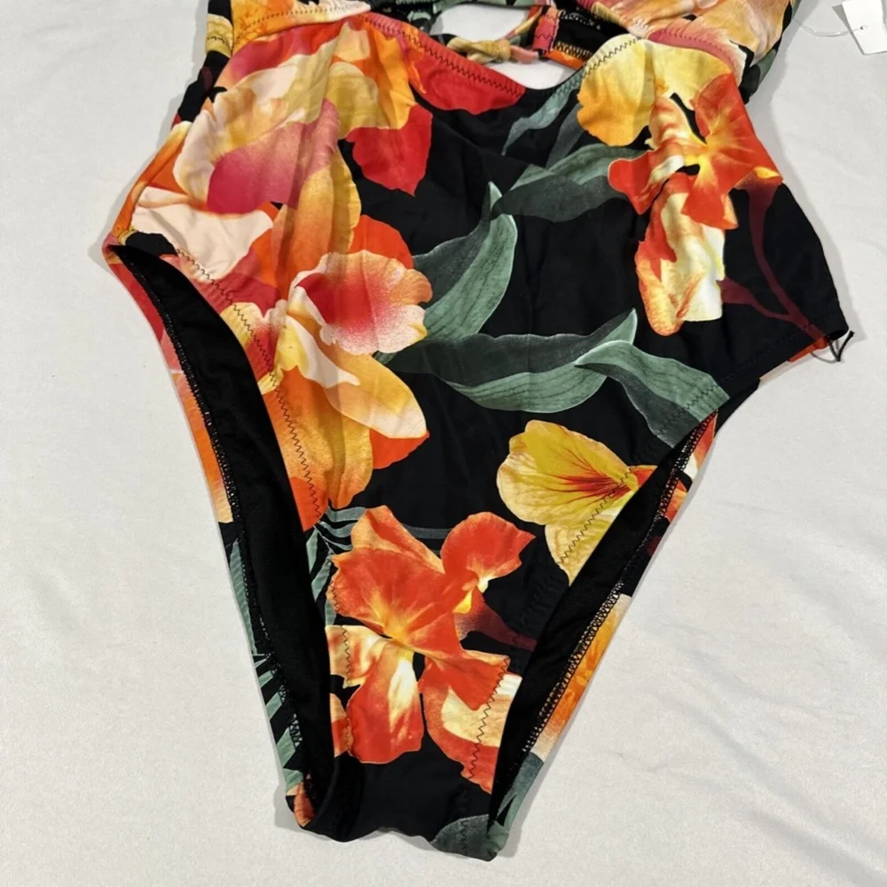 NEW $36 Shade & Shore [ Large ] Front Key hole One Piece Swimsuit Floral‎